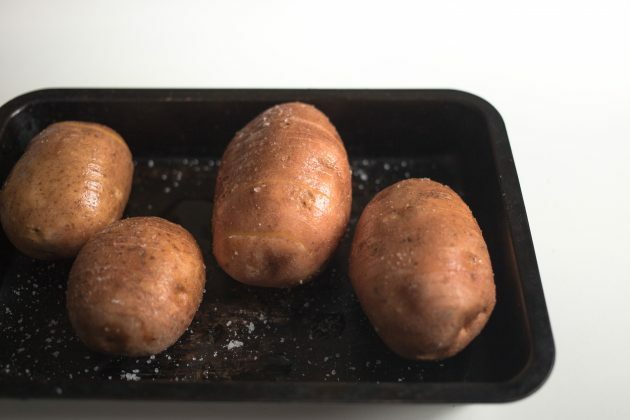 Nosūtiet cepeškrāsnī hasselbeck kartupeļus