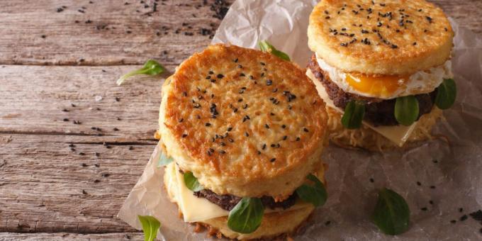 Ramen burgers ar čili un salātiem