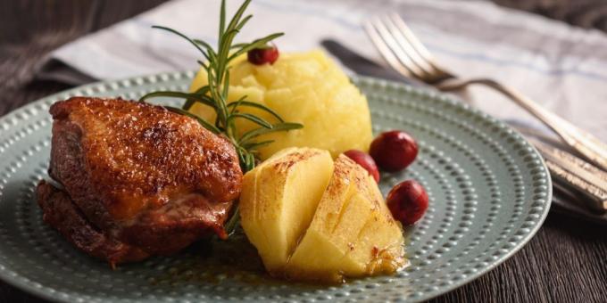 Duck krāsnī Receptes: Kā pagatavot pīles krūtiņa ar āboliem