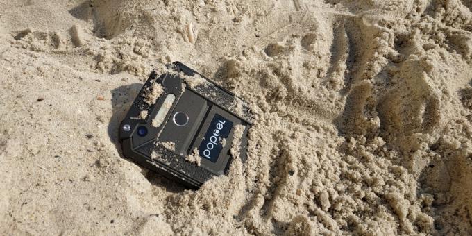 Aizsargājamās viedtālrunis Poptel P9000 Max: In smiltīm