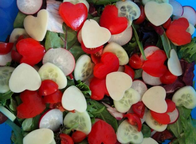 Dāvanas Valentīna diena: dārzeņu salāti