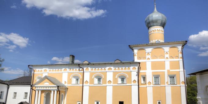 Varlaamas-Khutynsky Spaso-Preobrazhensky klosteris un Gabriela Deržavina kapa vieta