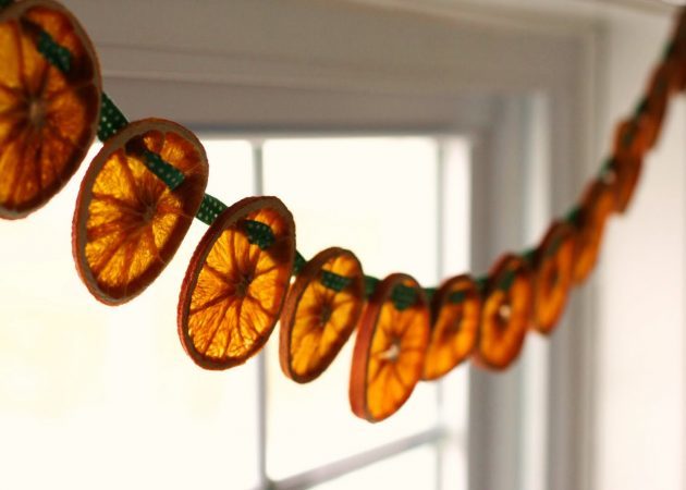 Ziemassvētku eglīte noformējums: žāvēti apelsīni