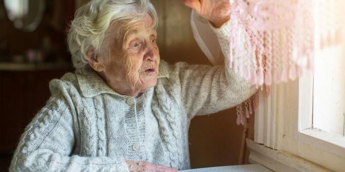 palīdzēt gados vecākiem cilvēkiem organizēt viņu ikdienas dzīvi: atrisināt vāja apgaismojuma problēmu