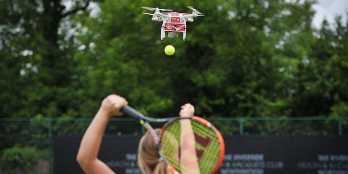 Drone palīdz tenisa spēlētājiem