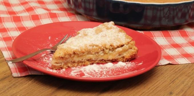 Tortes ar bumbieriem: Vienkārša kūka ar rīvētu ābolu un bumbieru