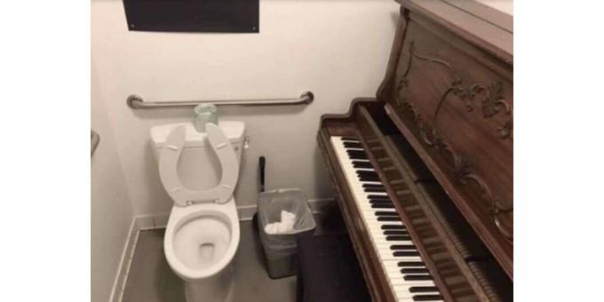 klavieres uz tualeti