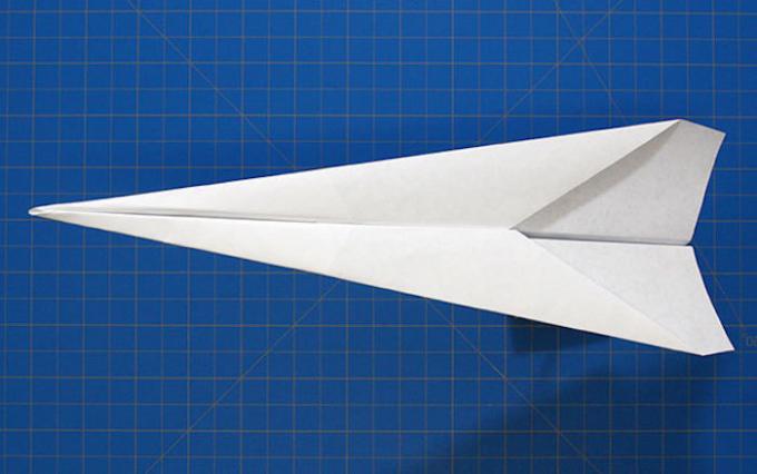 Kā veikt lidmašīnu no papīra