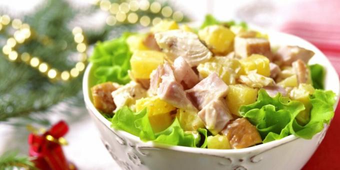 Ātrie salāti ar kūpinātu vistu un ananāsiem