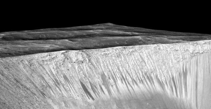 Ūdens uz Marsa pastāv šķidrā veidā