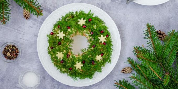 Jaungada salātu receptes: "Ziemassvētku vainags" ar liellopa gaļu un marinētiem sīpoliem