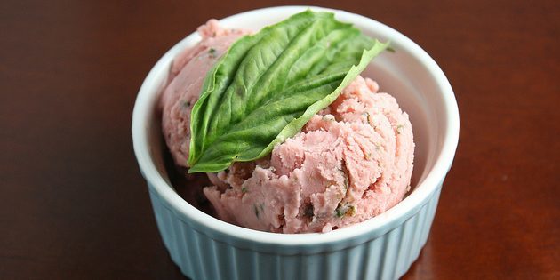 veidu saldējumu: saldēts jogurts