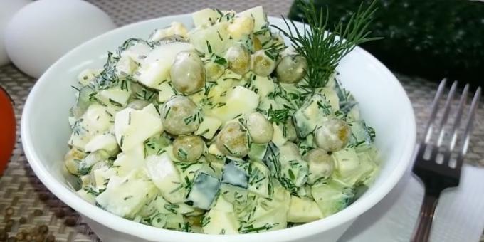Salāti ar zaļajiem zirnīšiem, gurķiem un olām
