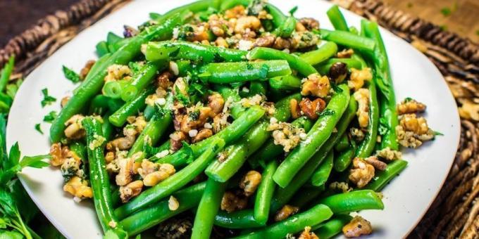Receptes: Salāti ar zaļajām pupiņām un valriekstiem