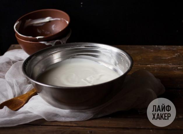 Pašmāju krējuma siers: sajauc krējumu un jogurts