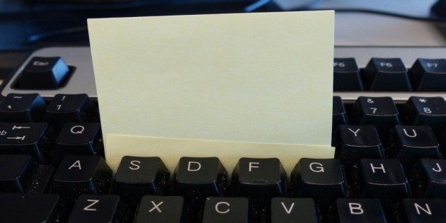Kā tīrīt klaviatūru ar palīdzību uzlīmes