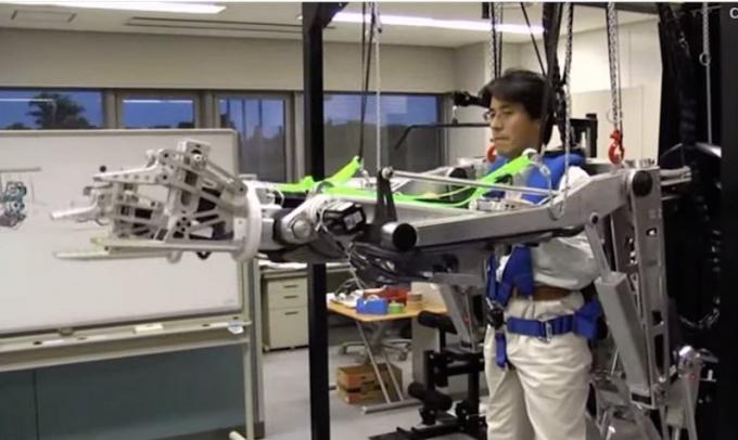 Nākotnes tehnoloģijas: celtnieki izmantos ekzoskeletonu