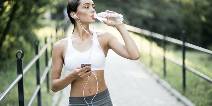 Pirms treniņa dzeriet pietiekami daudz ūdens
