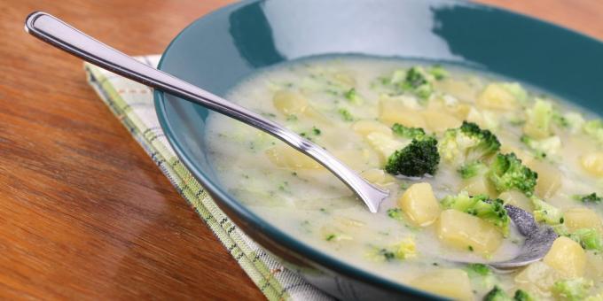 dārzeņu zupas: zupa ar brokoļu, kartupeļu un parmezāna