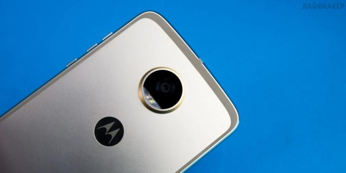 Moto Z2 Spēlē: Camera