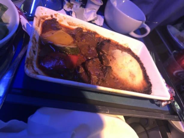 Liellopa vai vistas gaļu? 11 piemēri pretīgi pārtikas lidmašīnas