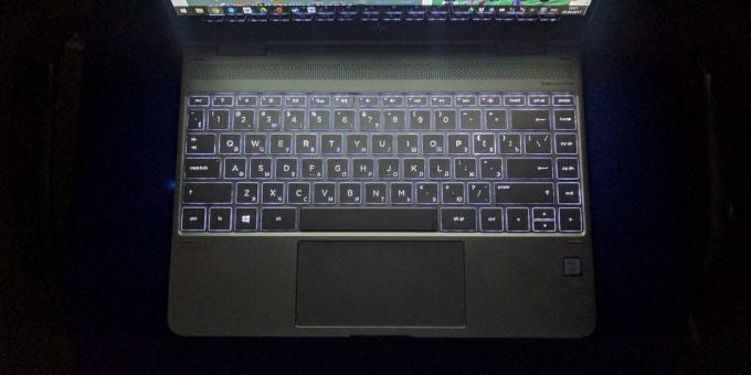 HP Spectre X360: backlit tastatūra