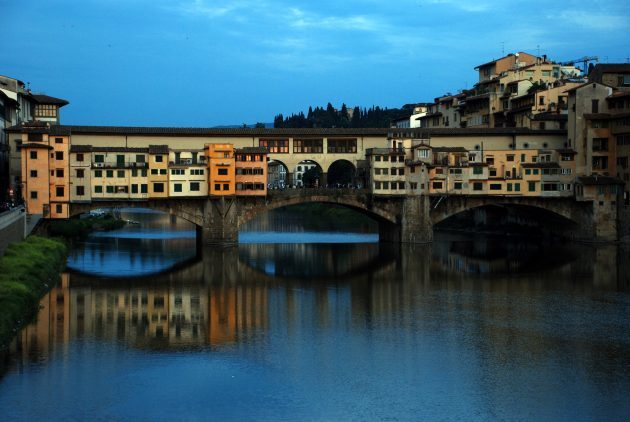 skaisti tilti: Ponte Vecchio, Itālija