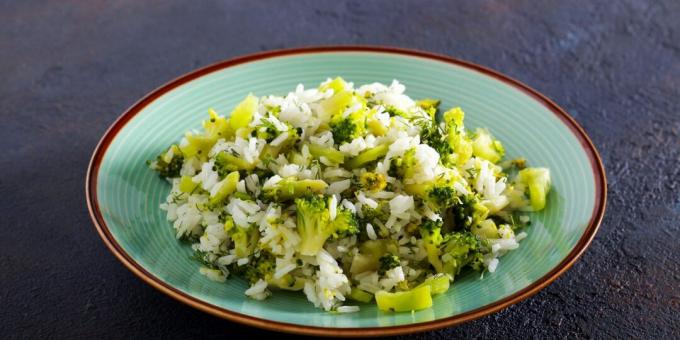 Rīsi ar brokoļiem un papriku