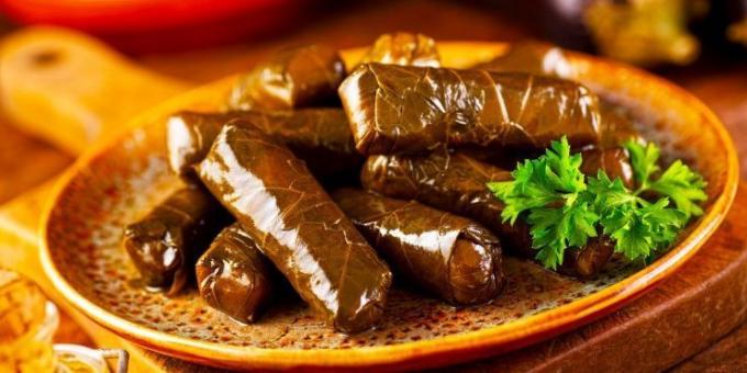 Dolma ar liellopu gaļu un zaļumiem