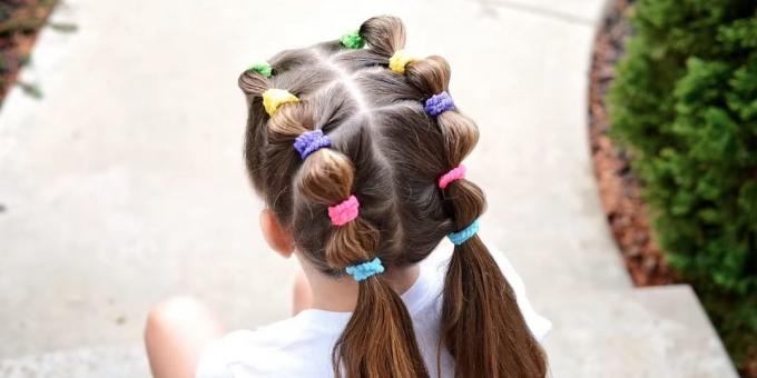 Frizūras meitenēm: zemas ponytails ar gumijas joslu