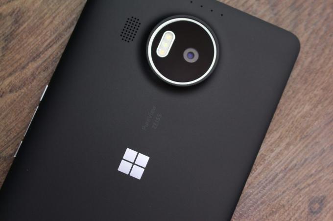 Lumia 950 XL: Aizmugures panelis