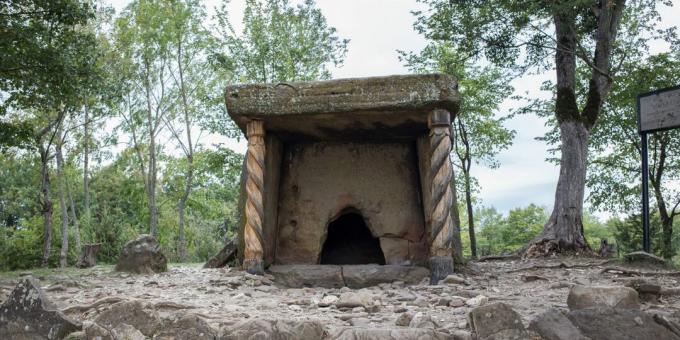 Gelendžika apskates vietas: Pshad dolmens un Dolmen saimniecība