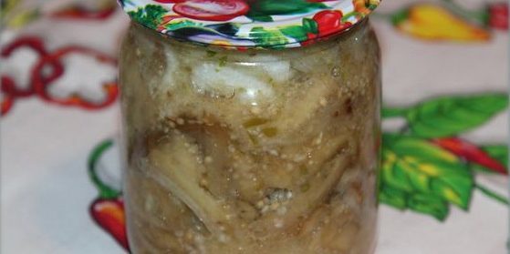 Delicious Baklažāni ziemā: Spicy ceptu baklažānu ar sīpoliem