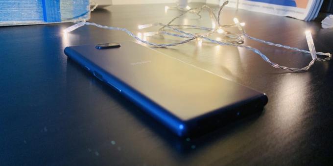 Sony Xperia 10 Plus: aizmugurējā paneļa