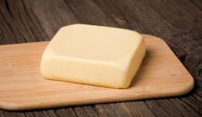 Mājas siers no biezpiena un piena