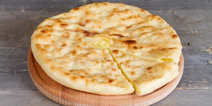 Osetijas pīrāgs ar kartupeļiem un sieru