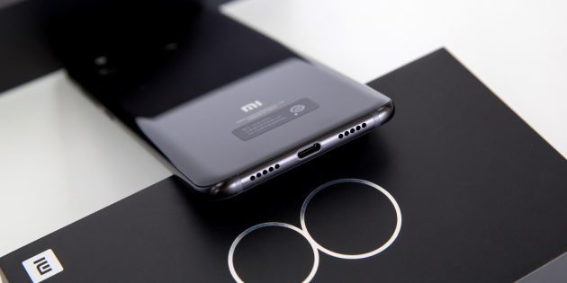 pārskats Xiaomi Mi 8