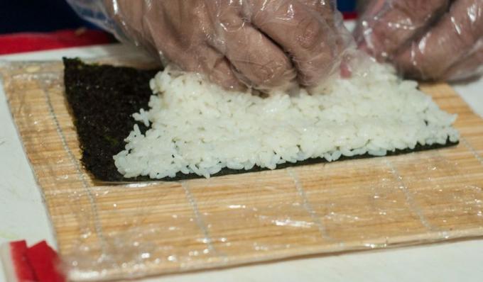 Kā pagatavot suši: Uramaki