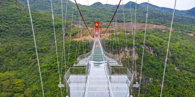 Baisākie tilti: Huančuanas Trīs aizu stikla tilts