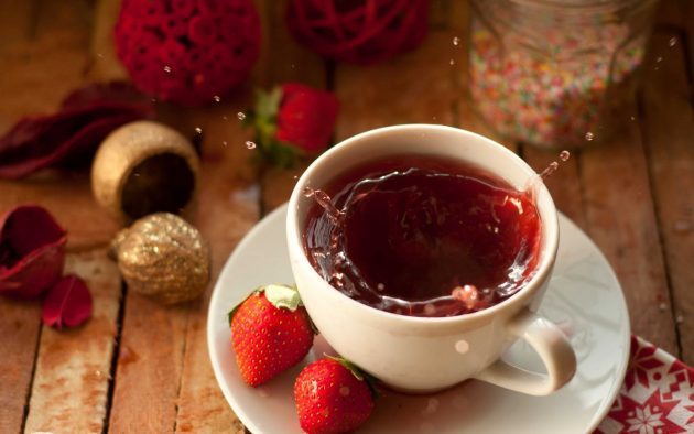food_drinks_tea_with_strawberry_033319_