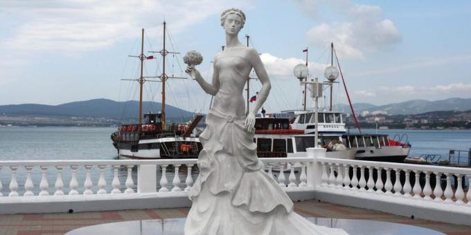 Atrakcijas Gelendzhik: skulptūra "Baltā līgava"