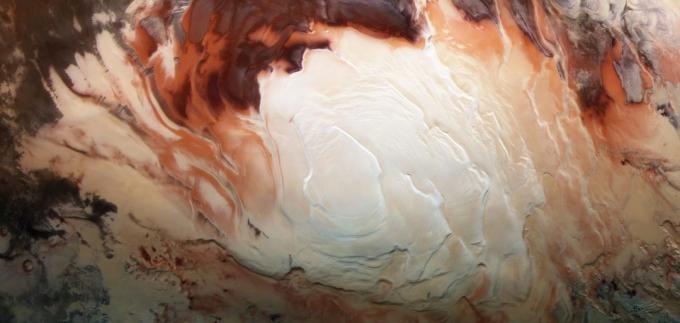 Ūdens uz Marsa pastāv šķidrā un cietā stāvoklī