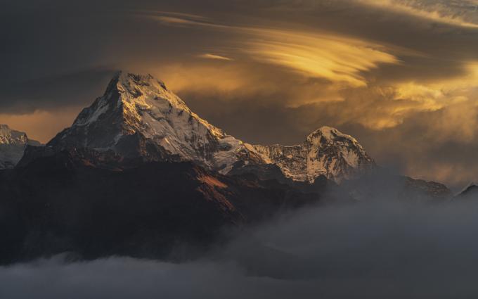 Zelta mirdzums - Annapurna South, Nepāla, autors: Jesse Little
