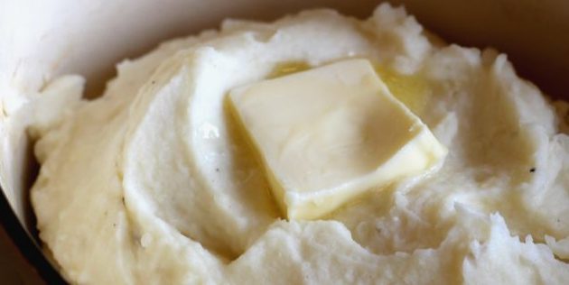 Recepte kartupeļu biezeni: sviests būtu silts