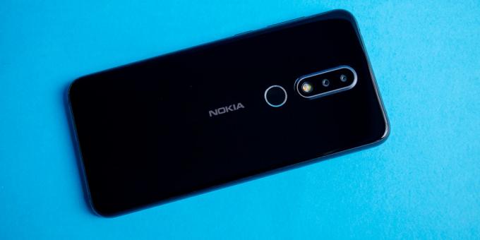 Pārskats par Nokia 6.1 Plus: Aizmugures vāks