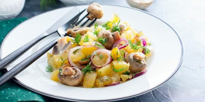 Salāti ar marinētām sēnēm un kartupeļiem