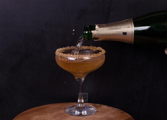 Apple kokteilis ar šampanieti: samaisa sulu un šampanietis