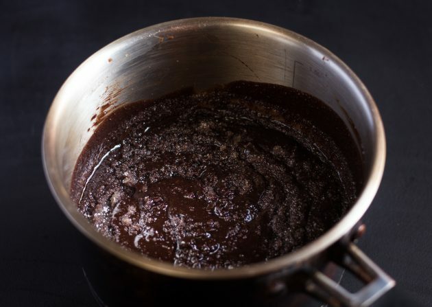 šokolādes cepumu recepte: pievienojiet cukuru un kakao