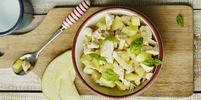 Receptes ar āboliem: salāti ar āboliem un vistu