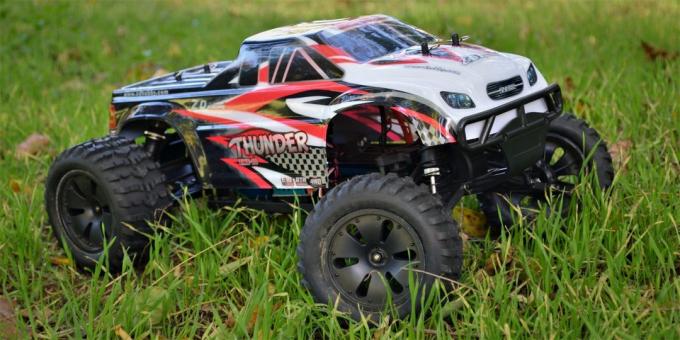 ZD Racing Thunder side view